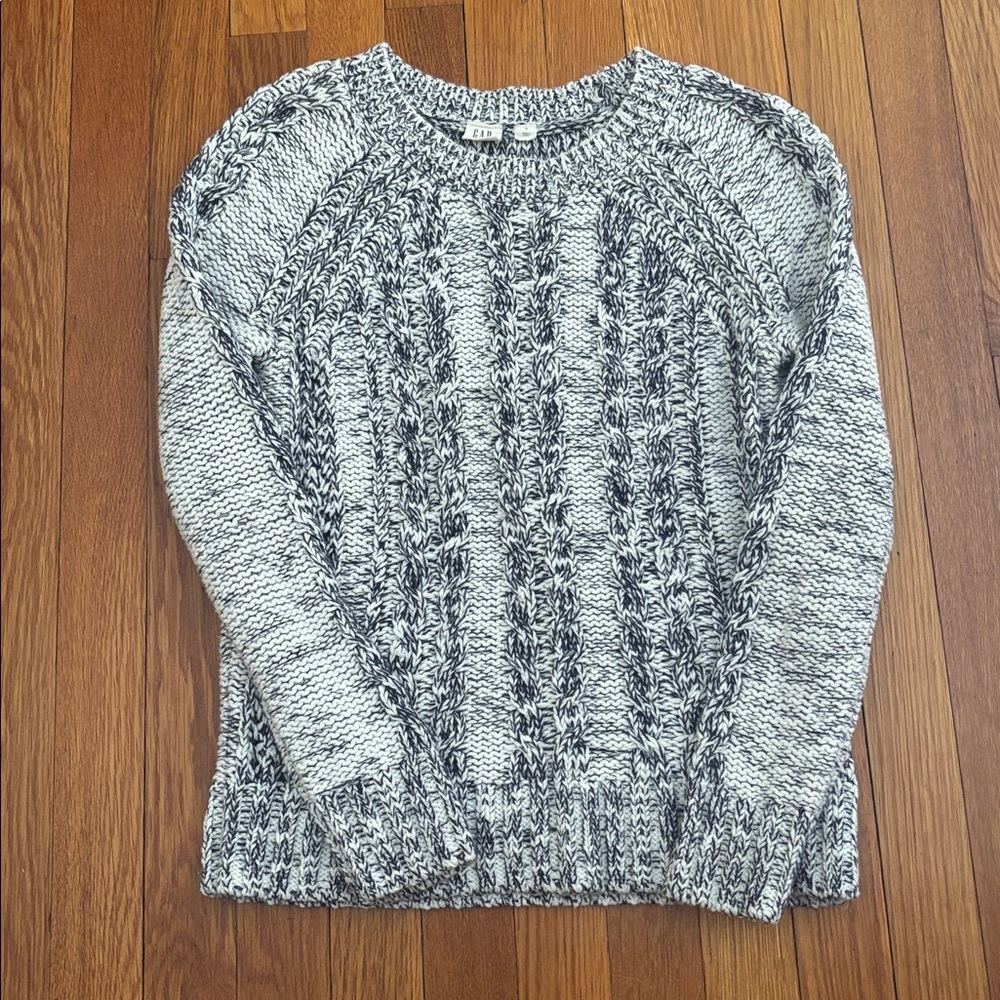 GAP White and Blue Cable Knit Sweater